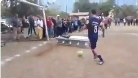 Aún fallecido, Noé Acuña hizo un gol desde su féretro