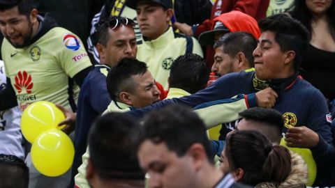 Una monumental trifulca se desató en las tribunas del estadio Azteca