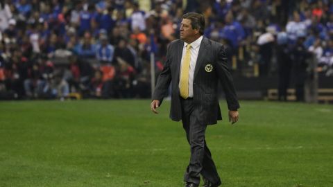 Miguel Herrera sigue celebrando el título número 13 de las Águilas del América