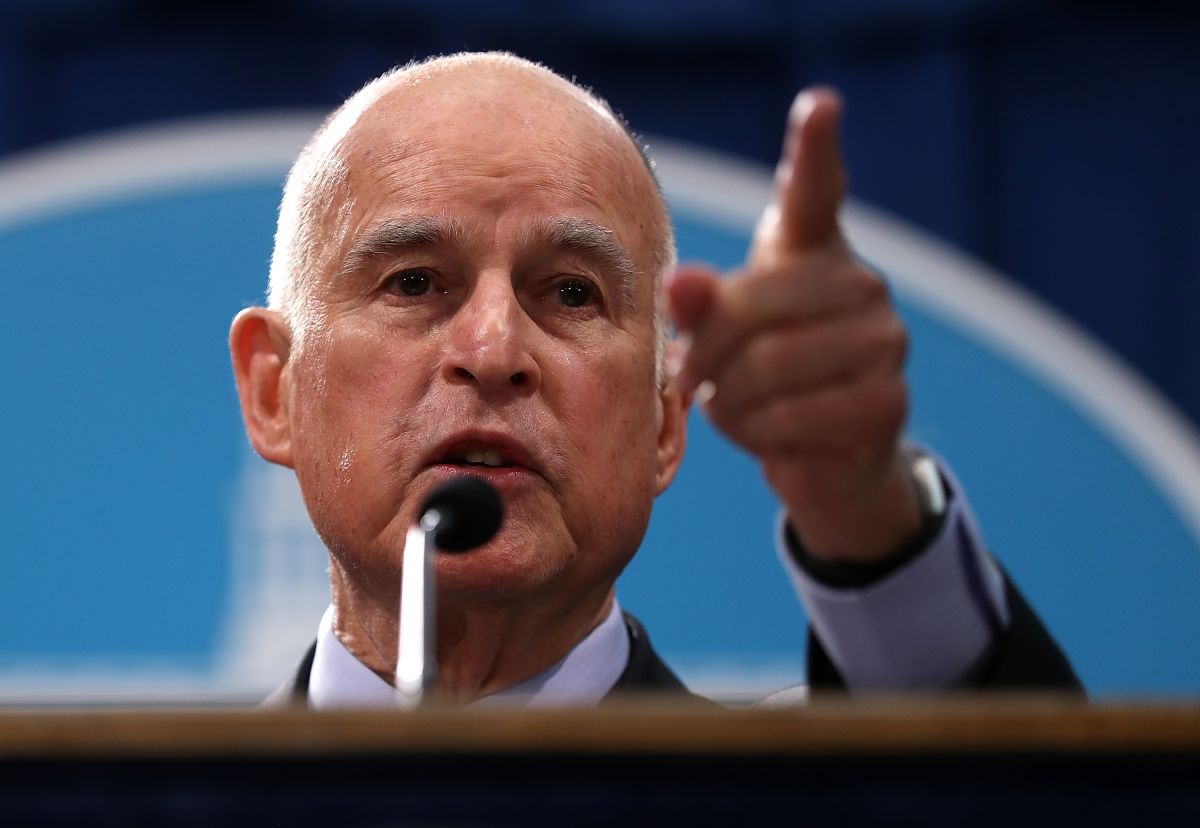 El Gobernador de California Jerry Brown finaliza su mandato con un 51% de aprobación según encuesta del Instituto de Política Pública de California.