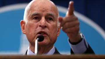 El Gobernador de California Jerry Brown finaliza su mandato con un 51% de aprobación según encuesta del Instituto de Política Pública de California.