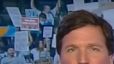 Tucker Carlson ha hecho varios comentarios contra la inmigración.
