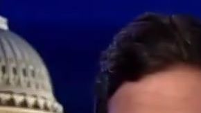 Tucker Carlson afirma que la libertad de expresión está bajo ataque.