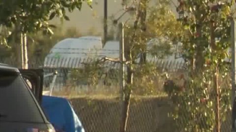 Una pesona fallece; otra esta herida tras el violento choque. (@CBSLA)