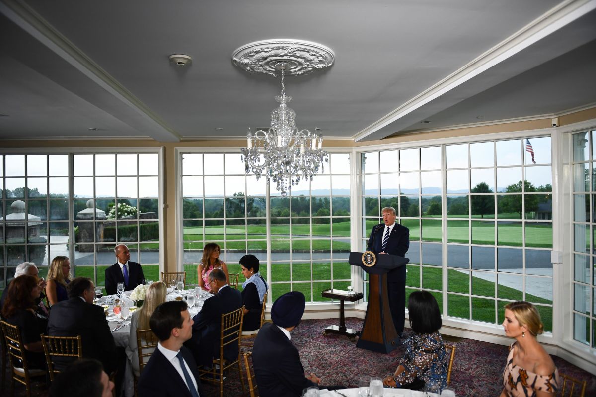 El presidente Trump ha sido atendido por indocumentados en su lujoso Club de Golf.