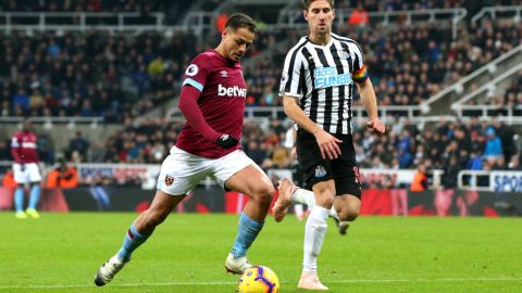 Javier "Chicharito" Hernández le marcó un gol al Newcastle