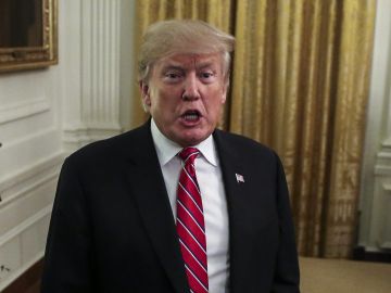 El presidente Trump cuestiona las investigaciones del FBI en su contra.
