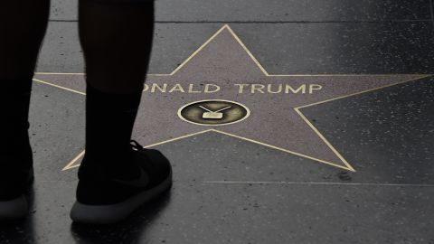 La estrella de Donald Trump se ha convertido en una de las más populares del Paseo de la Fama de Hollywood.