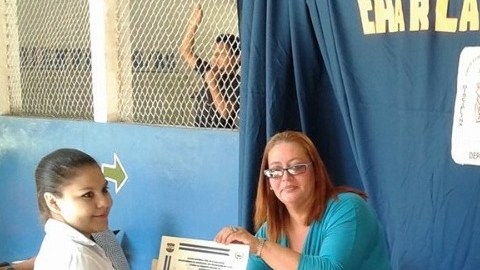 Angélica Rodríguez disfruta de unos días junto a su familia, pero un tiroteo en sur Los Ángeles acabó con su vida. (GoFundMe)