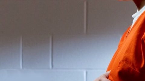 Bajo la medida, aquellas con delitos menores podrían someterse a programas para evitar la cárcel, mientras que las que tienen delitos graves podrían obtener mejores servicios bajo custodia. (Suministrada)