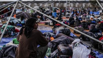 Más de 2,000 centroamericanos siguen varados en Tijuana.
