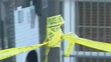 Las víctimas estaban dentro de un auto en un estacionamiento al momento del ataque. (@CBSLA)