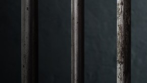 Demanda cárcel por aumentar de peso