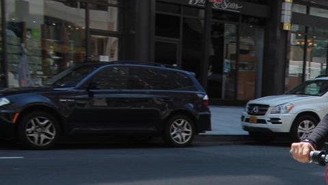 Un estudio muestra que pocas personas usan casos al andar en scooters, lo que supone un peligro. (Crtesía de USC)