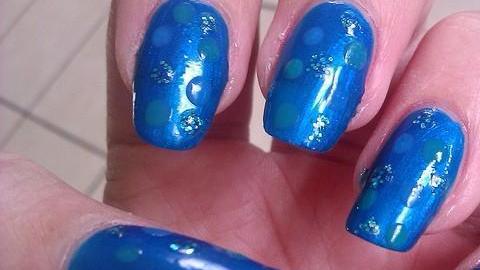 Hay diseños de uñas acrílicas de todos los colores y texturas que puedas imaginar.