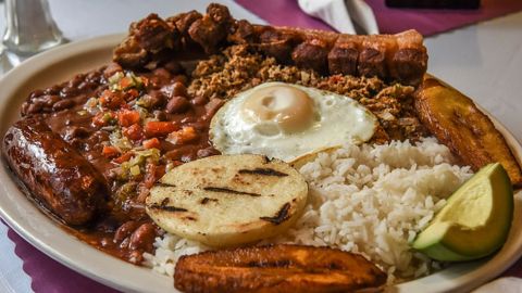 Un solo almuerzo o cena no debería superar las 600 calorías.