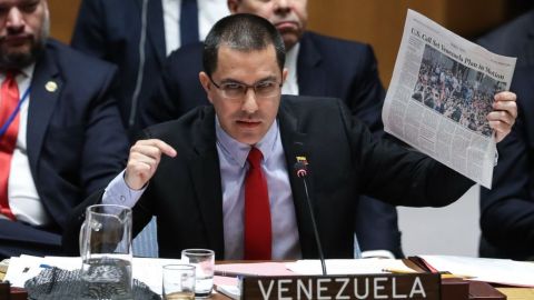 Arreaza calificó el ultimátum como "injerencista" e "infantil".