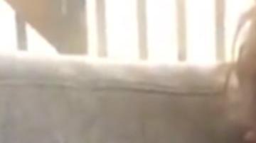 Reacción niña conoce hermano