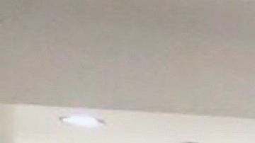 Rahaf Mohammed Al Qunun, escoltada en Tailandia.