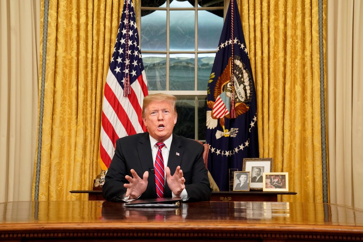 Trump en la oficina Oval. EFE/Carlos Barria / POOL