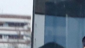 Cristiano Ronaldo sonríe a su salida de los juzgados en Madrid.