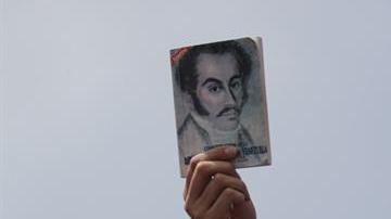 Juan Guaidó al asumir la presidencia en la calle