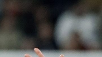 El delantero francés del Real Madrid Karim Benzema llevó a su equipo a la semifinal de la Copa del Rey.