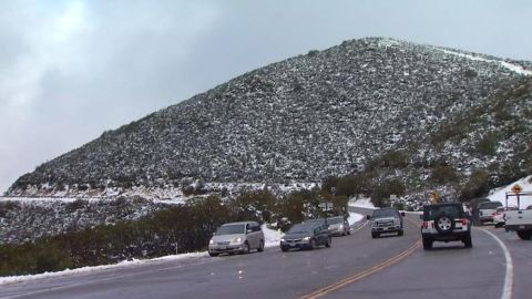 Una oleada de frío ha vestido de blanco algunas zonas del condado de San Diego en el Sur de California.