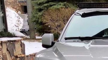 El rapero agradeció a John Hennessey, Fundador y CEO de Hennessey Performance Engineering, en el video