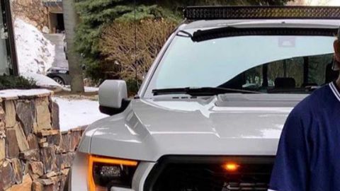 El rapero agradeció a John Hennessey, Fundador y CEO de Hennessey Performance Engineering, en el video