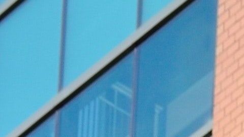 Varios policías visitaron el hospital el jueves para dejar un oso de peluche para el niño.