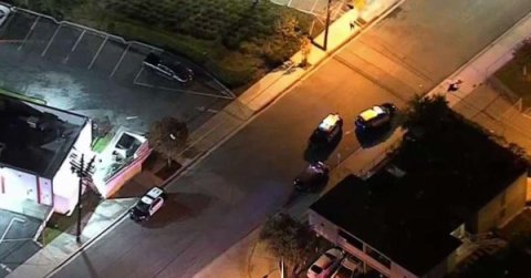 Imagen del lugar del tiroteo. (@NBCLA)