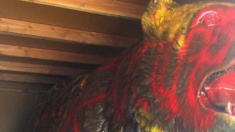 La estatua de la mascota de UCLA sufrió daños por $15,000 dólares a causa del vandalism. (@CBSLosAngeles)