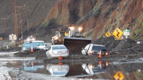 El cierre parcial de PCH en ambas direcciones se extiende hasta este martes.