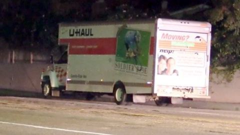 Las autoridades determinaron que había un laboratorio de metanfetamina dentro del camión. (@ABC7)