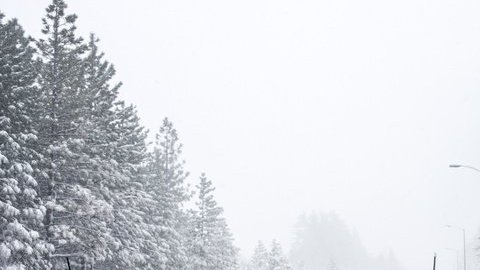 Hay advertencia de nevadas y ventiscas en California.