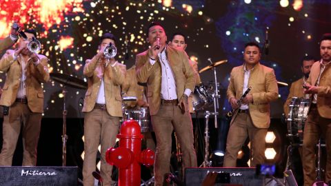 Edwin Luna y la banda La Trakalosa