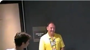 Roger Federer fue detenido unos instantes, por no portar su acreditación