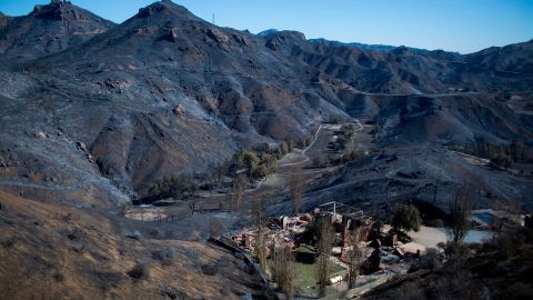 Imágenes de las montañas de Santa Mónica después del incendio Woosley que devastó parte de Malibu, California, en Noviembre del 2018.