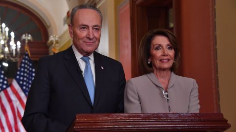 Nancy Pelosi y Chuck Schumer responden al discurso de Trump.