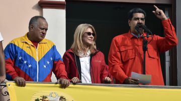 Maduro y Cabello frente a sus simpatizantes.