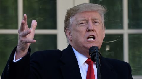 En declaraciones en la Casa Blanca, Trump se mostró pesimista respecto a las perspectivas de negociar un paquete legislativo sobre inmigración y seguridad fronteriza antes del 15 de febrero.