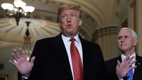 Trump realizó estas declaraciones antes de participar en un almuerzo con congresistas del partido republicano, y sostener más tarde un encuentro con jefes de la oposición demócrata en la Casa Blanca para tratar de desbloquear la situación.