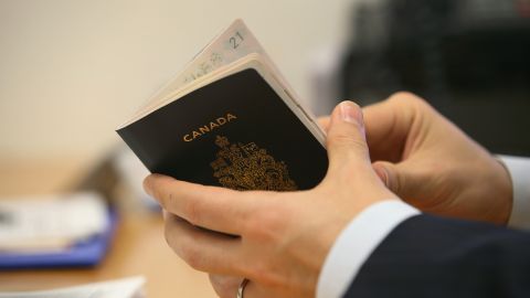 Canadá aumenta su plan anual de inmigrantes de 2019 a 2021.