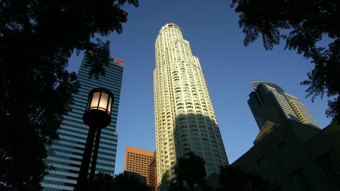 La torre de 72 pisos, que es un ícono del desarrollo de la ciudad, fue finalizada en 1989.