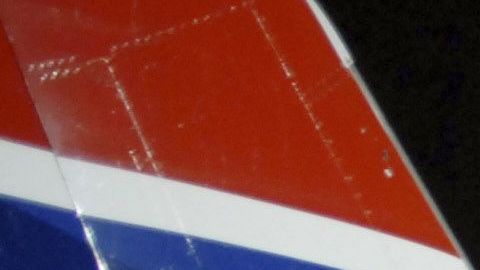 El avión fue remolcado dos días después
