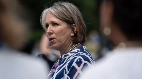 La Gobernadora de Nuevo México, Michelle Lujan Grisham, tomó posesión del cargo el 1 de enero de 2019.