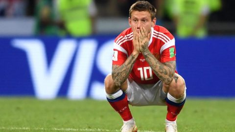 El jugador ruso Fedor Smolov pidió disculpas a la afición por fallar un penalti en el Mundial.