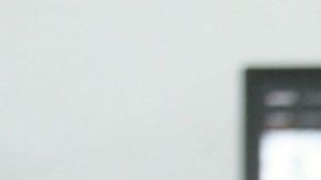 Hombre viendo Netflix