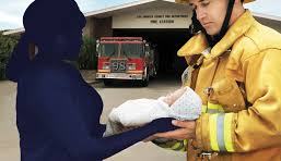 Los bomberos no le hacen preguntas a la madre y su identidad tampoco es revelada a los medios. / foto: lacfd.